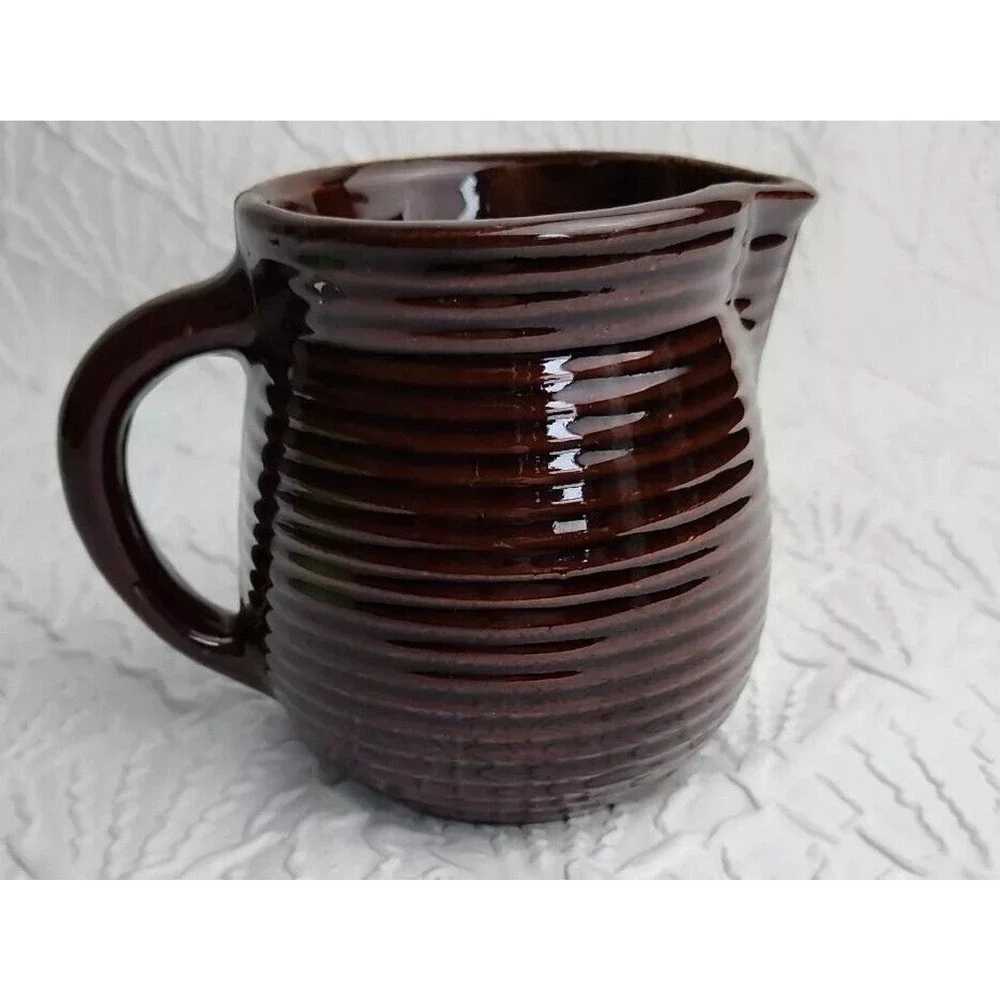 VINTAGE WESTERN STONEWARE‎ MAPLE LEAF Beehive Design MILK PITCHER
